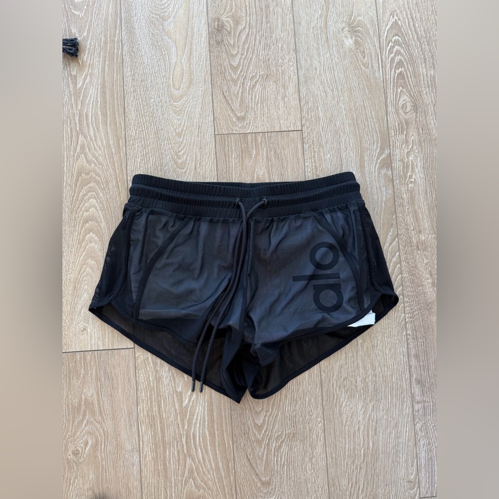 Alo Yoga Small Black Mesh Shorts with White Built in Shorts. 🖤⚡️